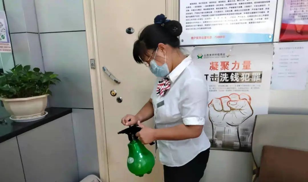 隰县农商银行东街储蓄所：&ldquo;疫情防控+营销业务&rdquo;，切实将&ldquo;为群众办实事&rdquo;落实落细