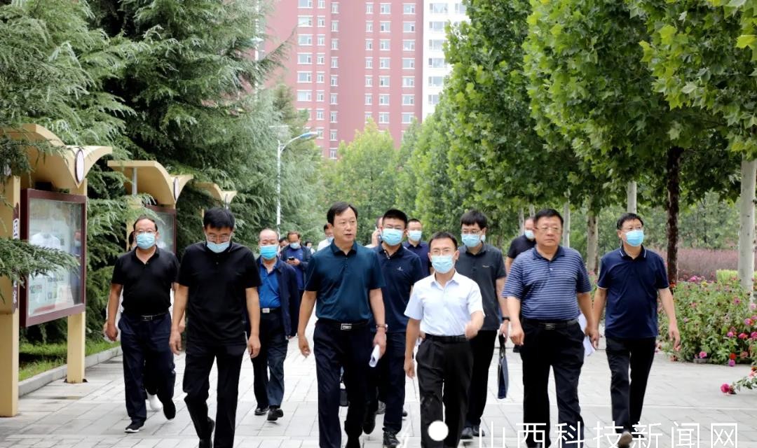 临汾市政府副市长王云一行莅临临汾一中检查指导工作