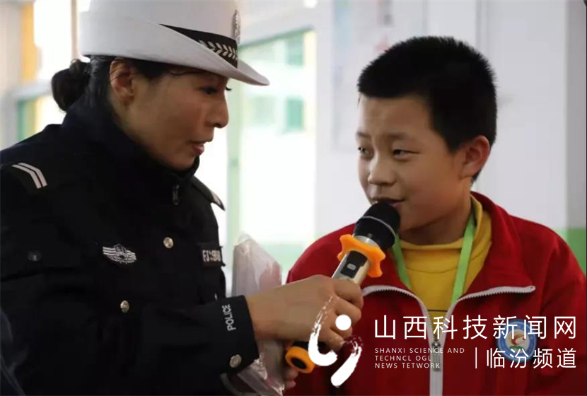 洪洞公安交警走进辖区学校开展交通安全意识强化课3