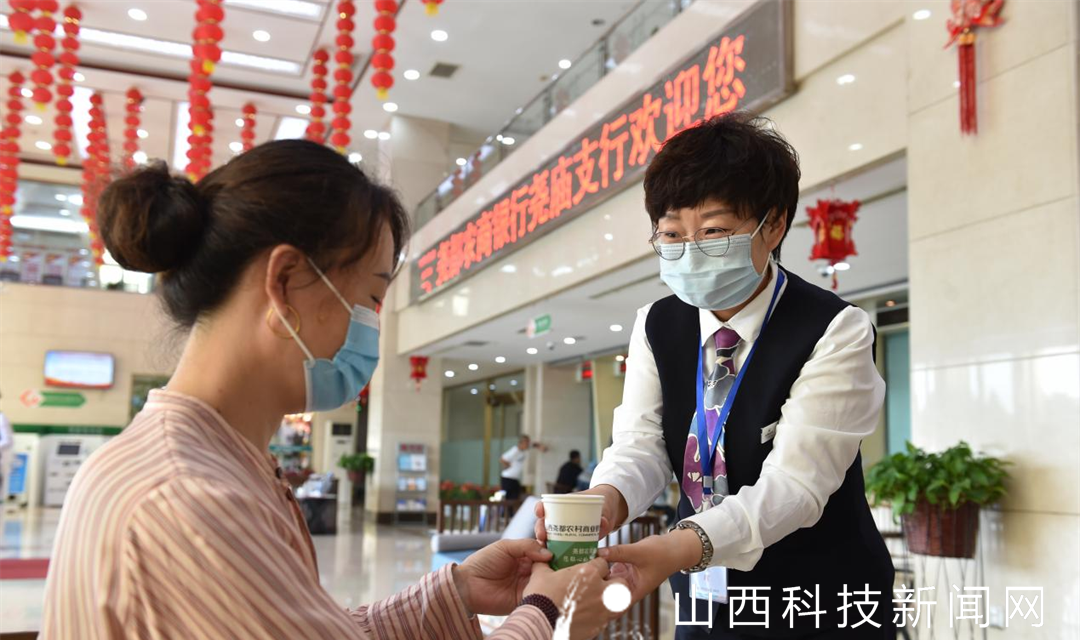 一组照片，发现尧都农商银行细节里的温暖