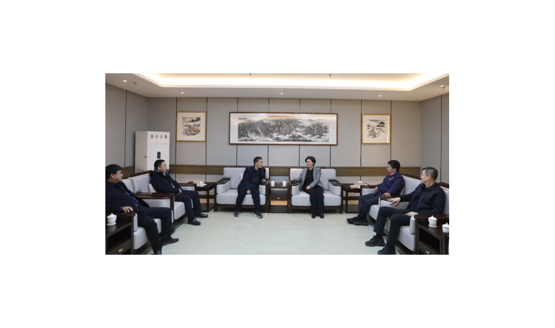 翼城县委书记黄晓君与赖兆奕就推动闽光碳基新材料及焦化升级项目举行工作会谈