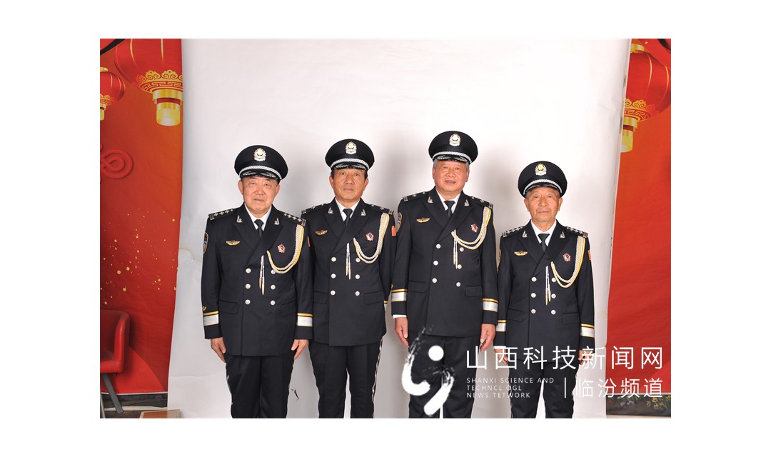 隰县公安局组织开展为离退休老民警拍摄警礼服纪念照活动