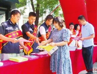 代县安委会办公室开展安全宣传月咨询日活动