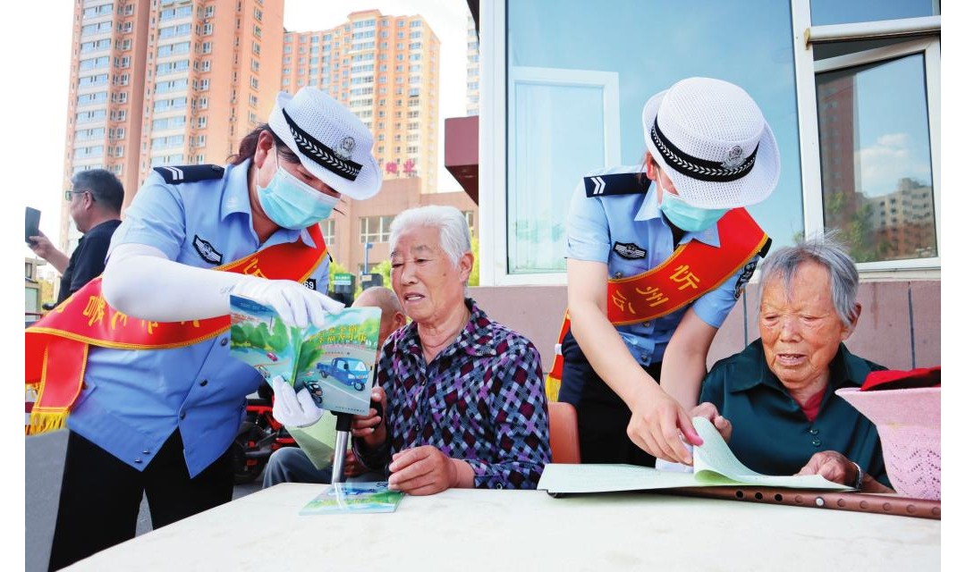 忻州市公安局交警支队开展道路交通安全进社区活动