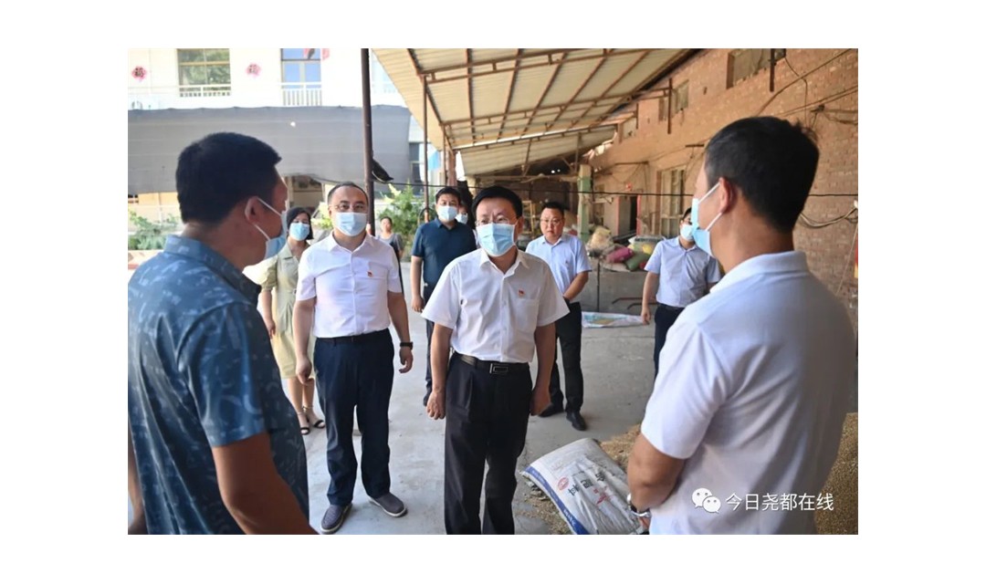 尧都区委书记崔绍民在贾得乡开展&ldquo;七一&rdquo;走访慰问活动