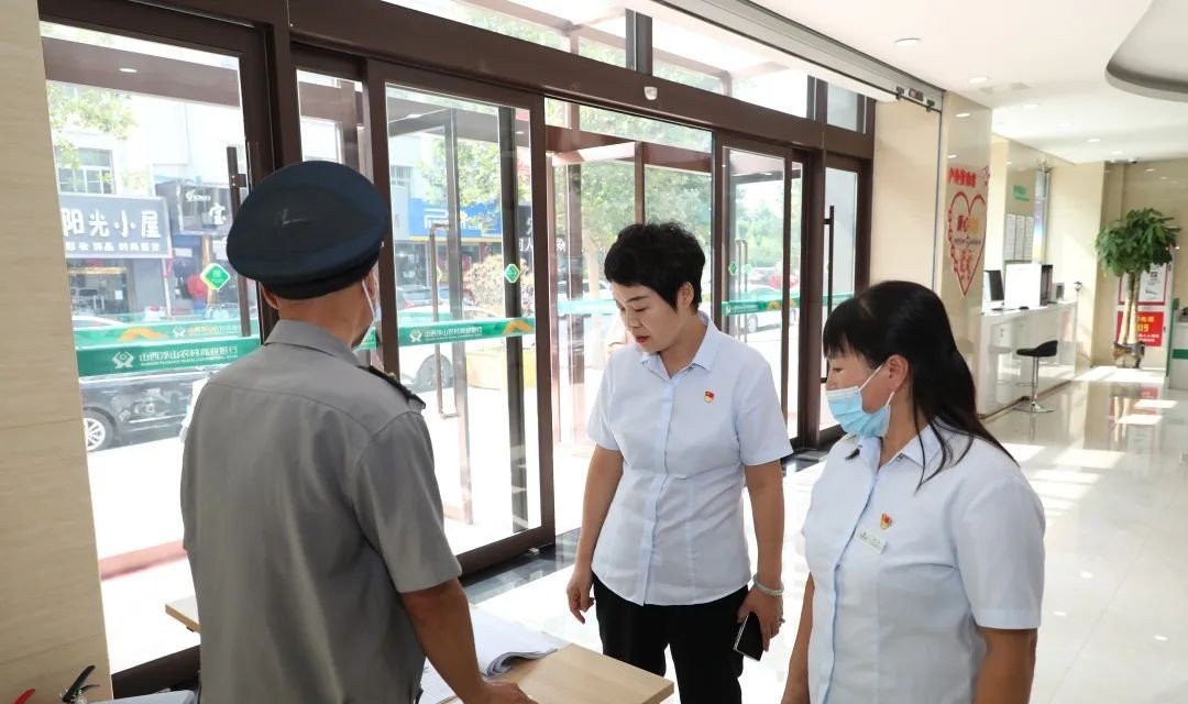 浮山农商银行党委书记李艳红深入一线开展调研