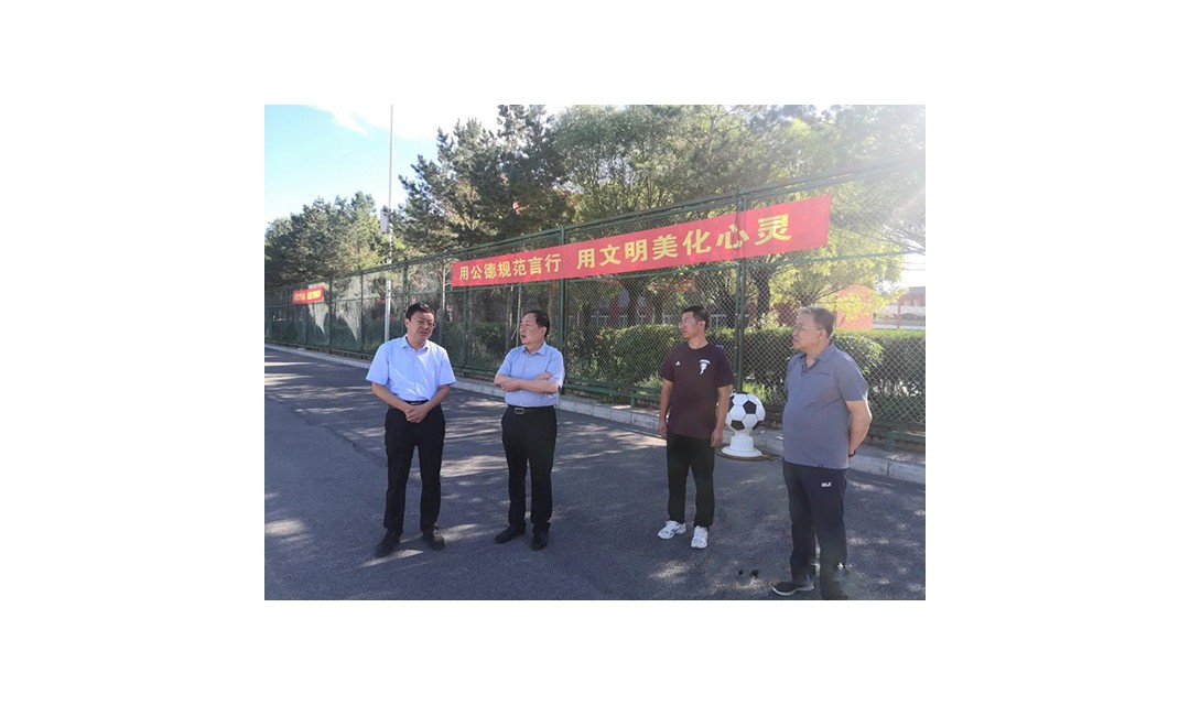 大同市教育局局长范振凯莅临市实验中学指导新生军训工作