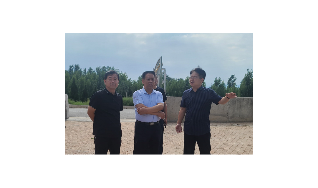 临汾市水利局党组书记、局长任伟民在洪洞县指导水库运行管理工作