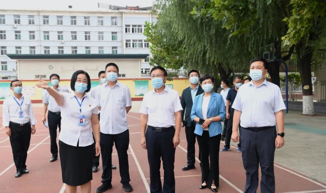 尧都区委书记崔绍民深入部分中小学校调研教育工作