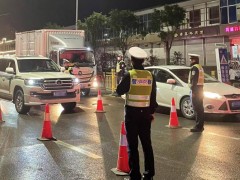 晋中公安交警开展第三次夏夜治安巡查宣防集中统一行动