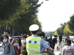 晋中公安交警支队高校大队全力护航高校新生顺利入学
