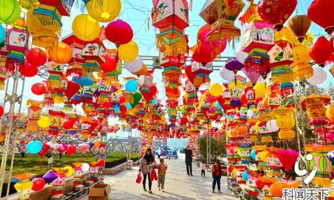 山西运城：挂花灯 赏花灯 临近春节年味浓