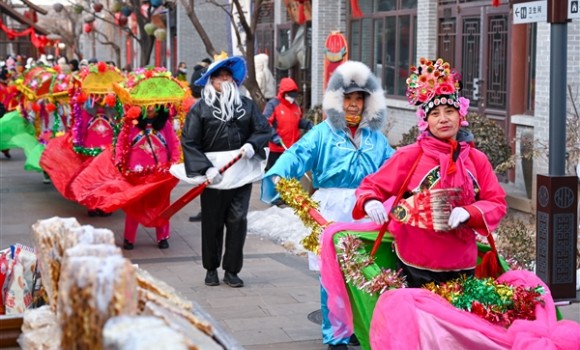 祁县乔家大院景区扭起秧歌迎接八方来客