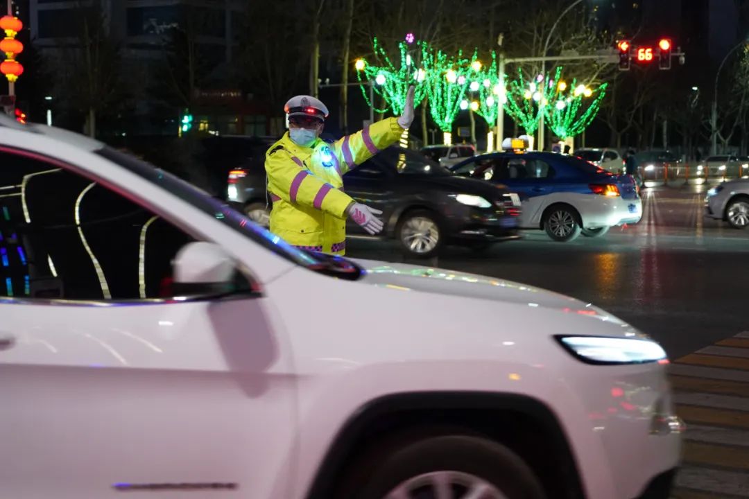 陈警路面，疏堵保畅&mdash;&mdash;晋城公安交警常态化&ldquo;警力下沉&rdquo;守护群众平安出行