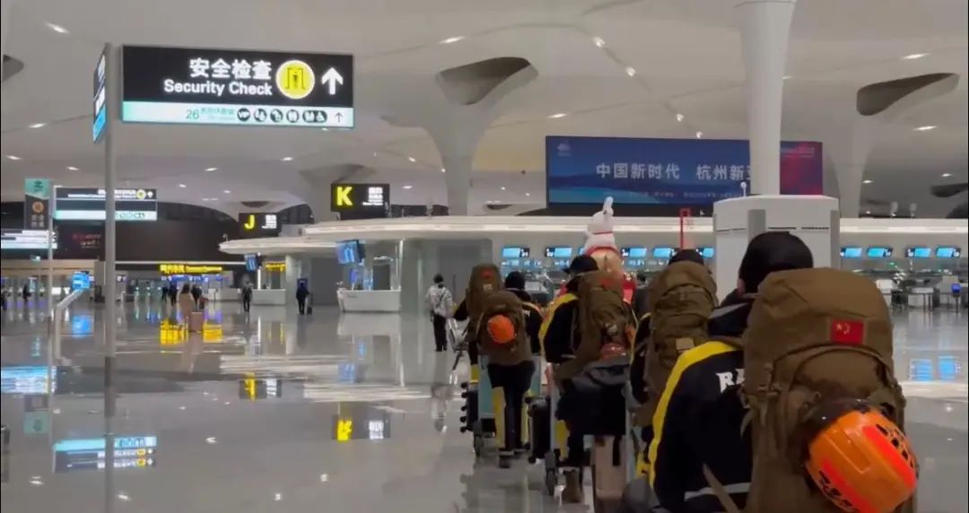 土耳其地震致3000余人遇难！中国首支社会救援力量出发