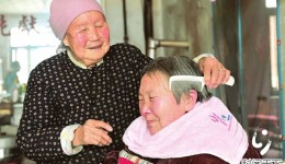 【爱在当面】&ldquo;傻&rdquo;婆婆和瘫儿媳  屋漏偏逢连阴雨