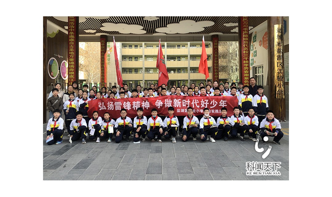 运城市盐湖区实验小学在麦来少年宫瞻仰学习雷锋精神