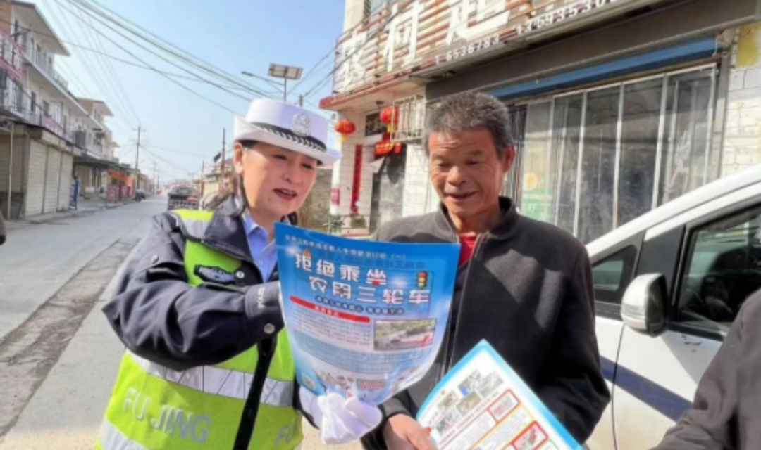 临汾公安交警组织开展春季交通安全宣传进农村活动