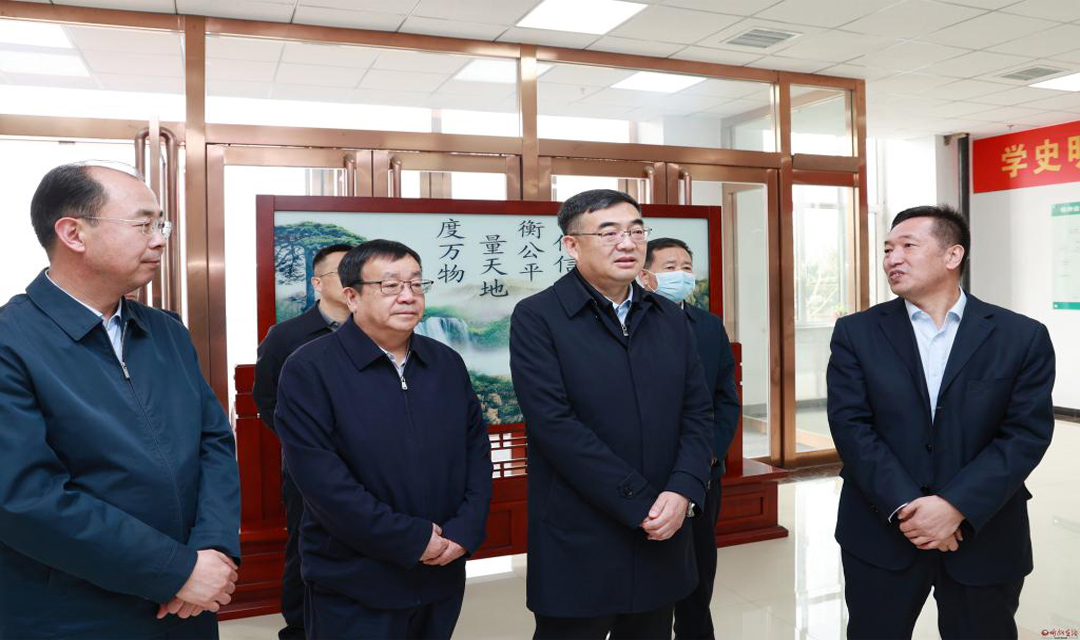 李建国在市综检中心调研