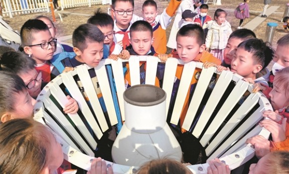 小学生走进太谷区气象科普公园开展科技课堂实践活动