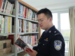 民警王朔：笔耕不辍 步履不停