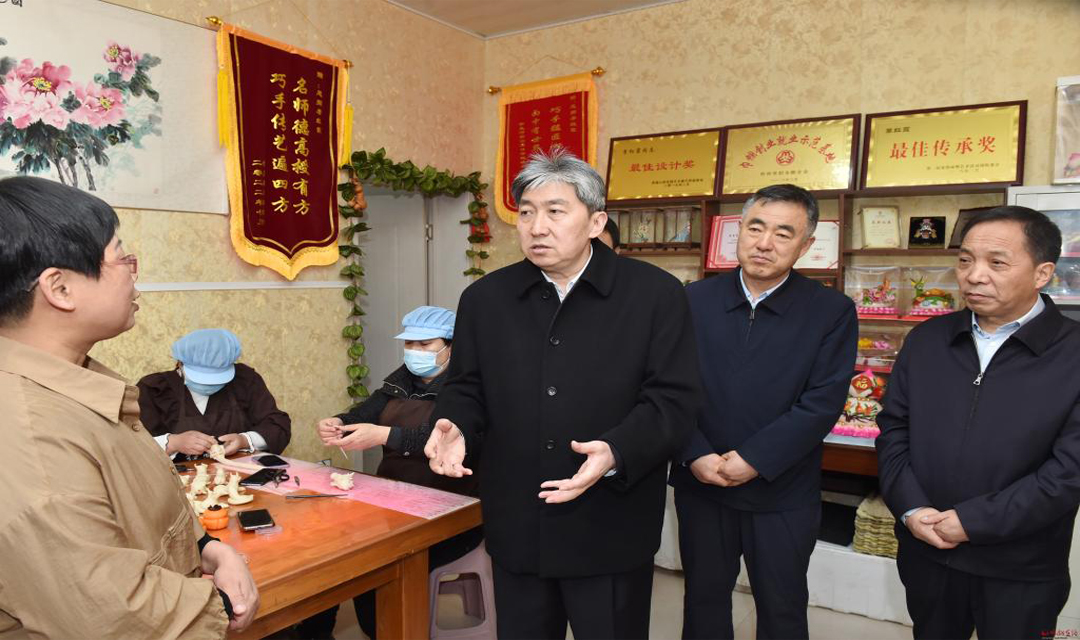 朱晓东在忻府区调研基层党支部工作和村集体经济发展情况