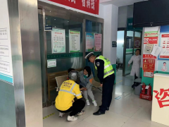 点赞！学生不慎摔伤，泽州交警紧急护送就医