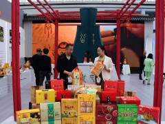 搭建交流平台 促进村强民富