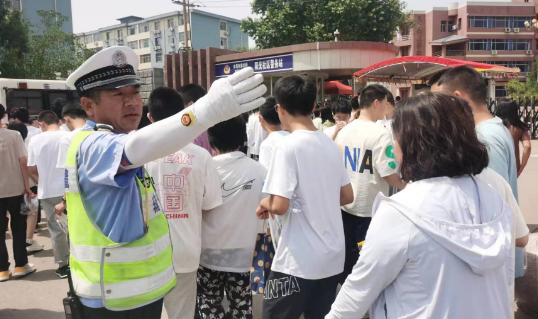 临汾市公安局交警支队全力护航中考，逐梦路上我们与你同行