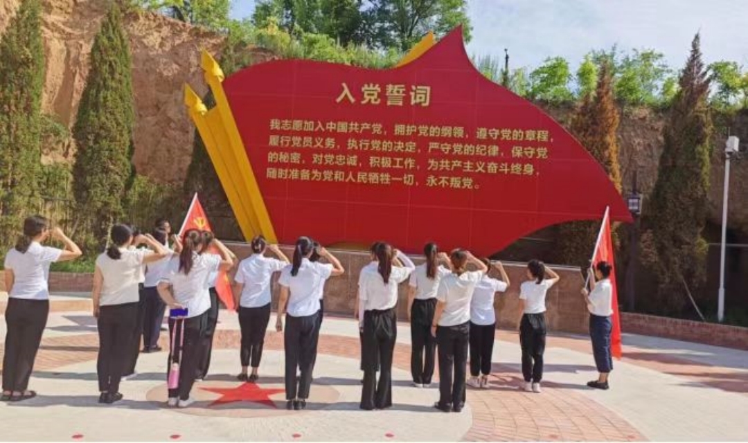 踏寻红色基地 重温红色记忆：浮山县第六幼儿园党支部党日活动