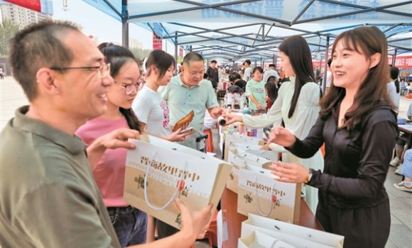 让青春脉搏与城市发展同频共振  &mdash;&mdash; &ldquo;友好之城&rdquo;晋中以5万份开学礼包礼遇大学新生