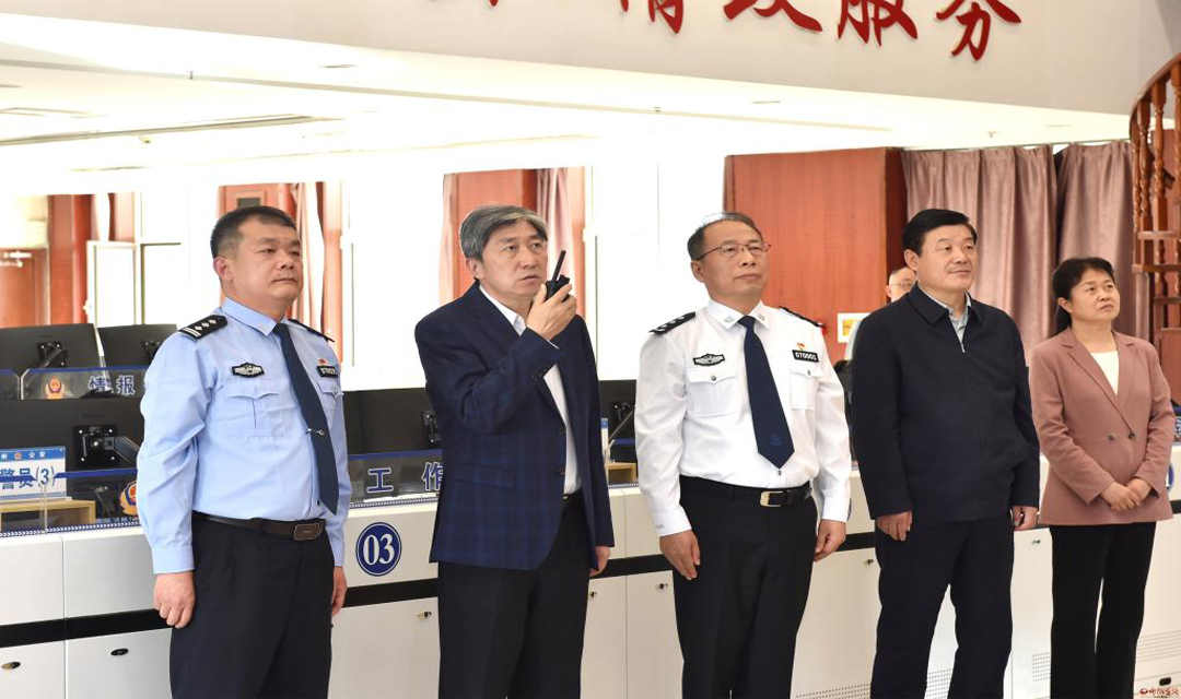朱晓东检查市直单位中秋国庆值班值守工作