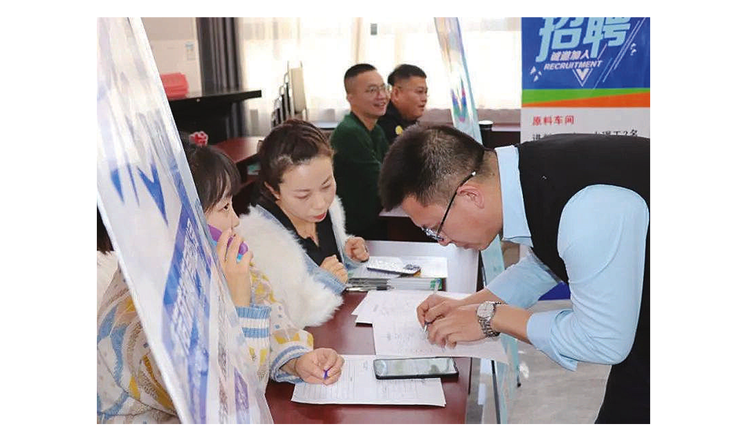 怀仁市人社局举办退役军人专场招聘会