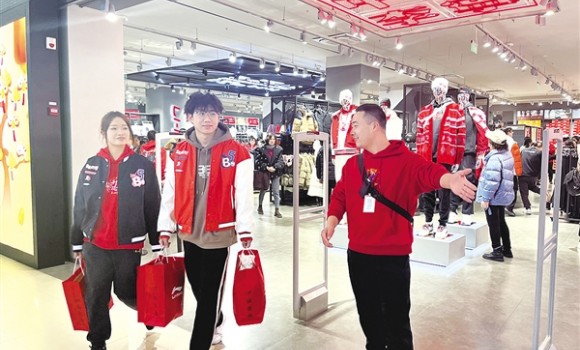 晋中市：服装市场&ldquo;百花齐放&rdquo; 消费经济&ldquo;元气满满&rdquo;