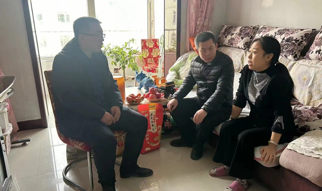 同发东周窑煤业公司工会开展困难职工帮扶慰问