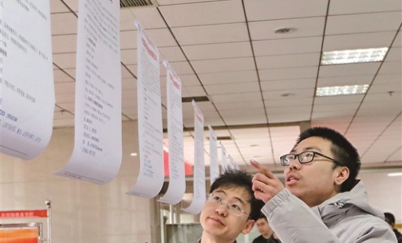 晋中人才市场举行2024年春风行动暨新春人才招聘会