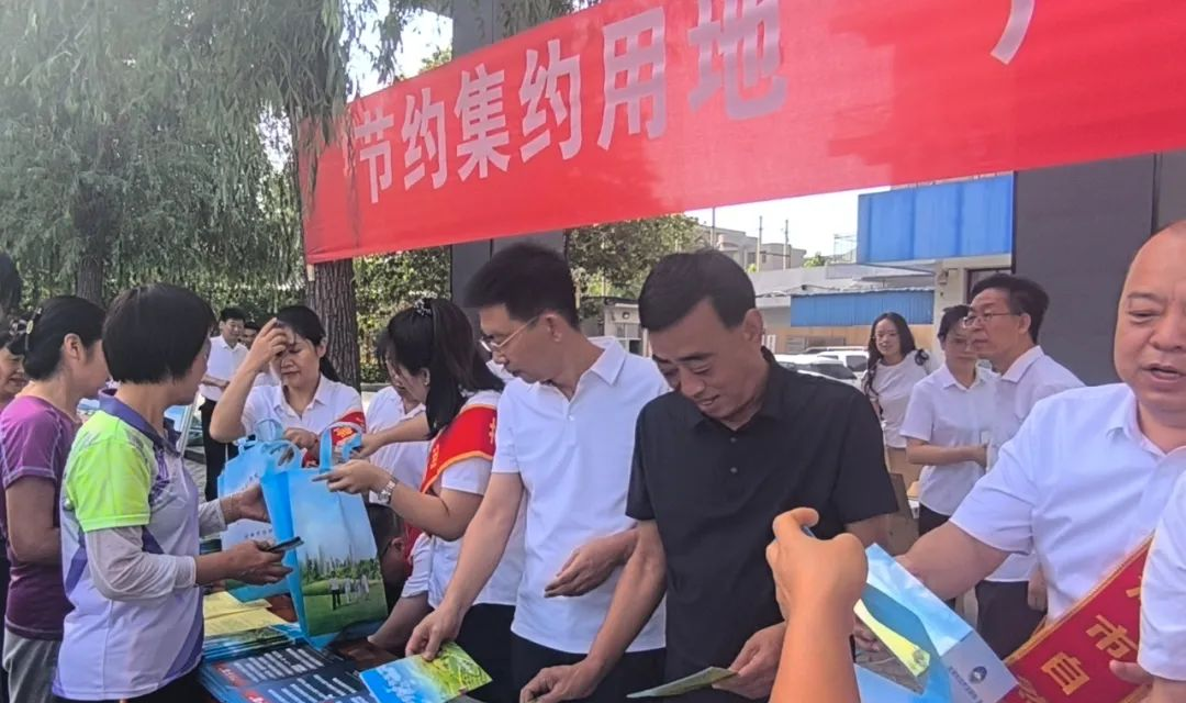 河津开展第34个全国土地日宣传活动
