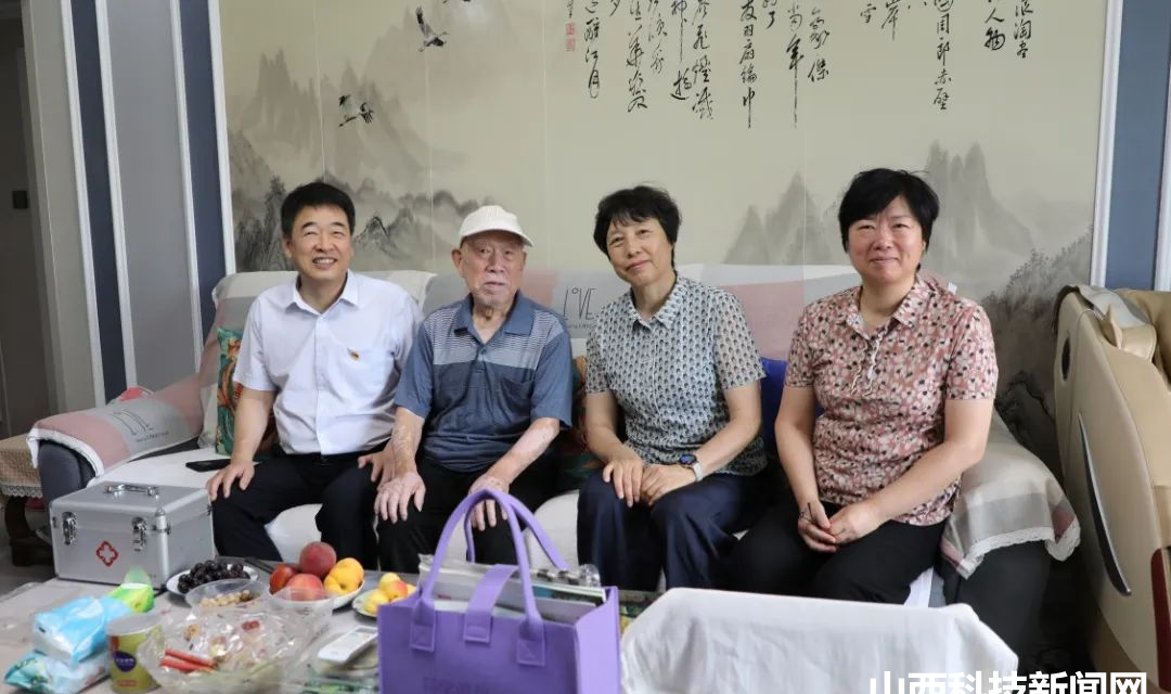 运城市妇幼保健院开展&ldquo;七一&rdquo;建党节慰问离退休老党员活动
