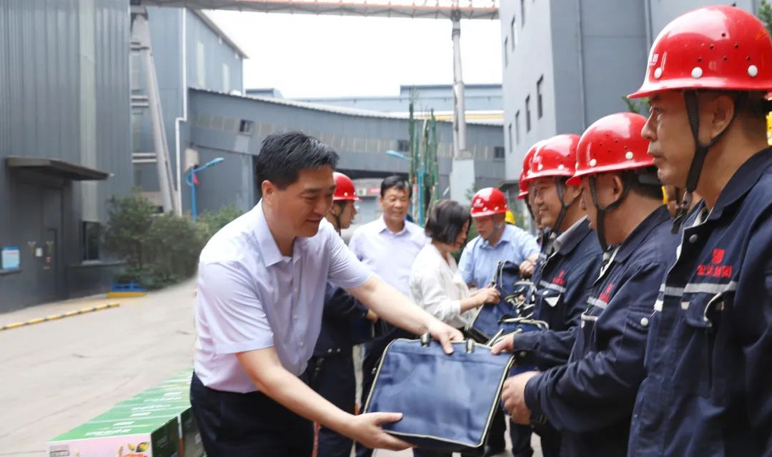 【河津】李昭阳深入部分企业开展&ldquo;送清凉&rdquo;活动