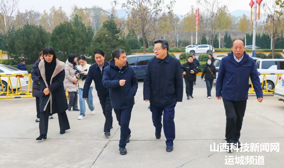 夏县:登门送温暖  关爱特殊娃