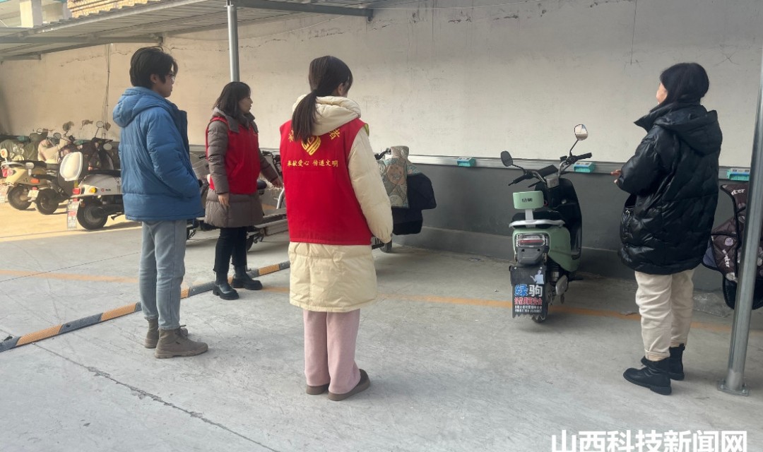 闻喜县光明路社区与县委统战部携手为鑫悦城小区安装充电桩