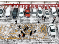 壶关农商银行扫雪护行&ldquo;金融路&rdquo;