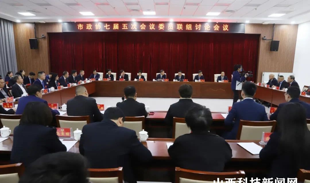 孟维君参加樊村镇代表团和城区街道代表团审议