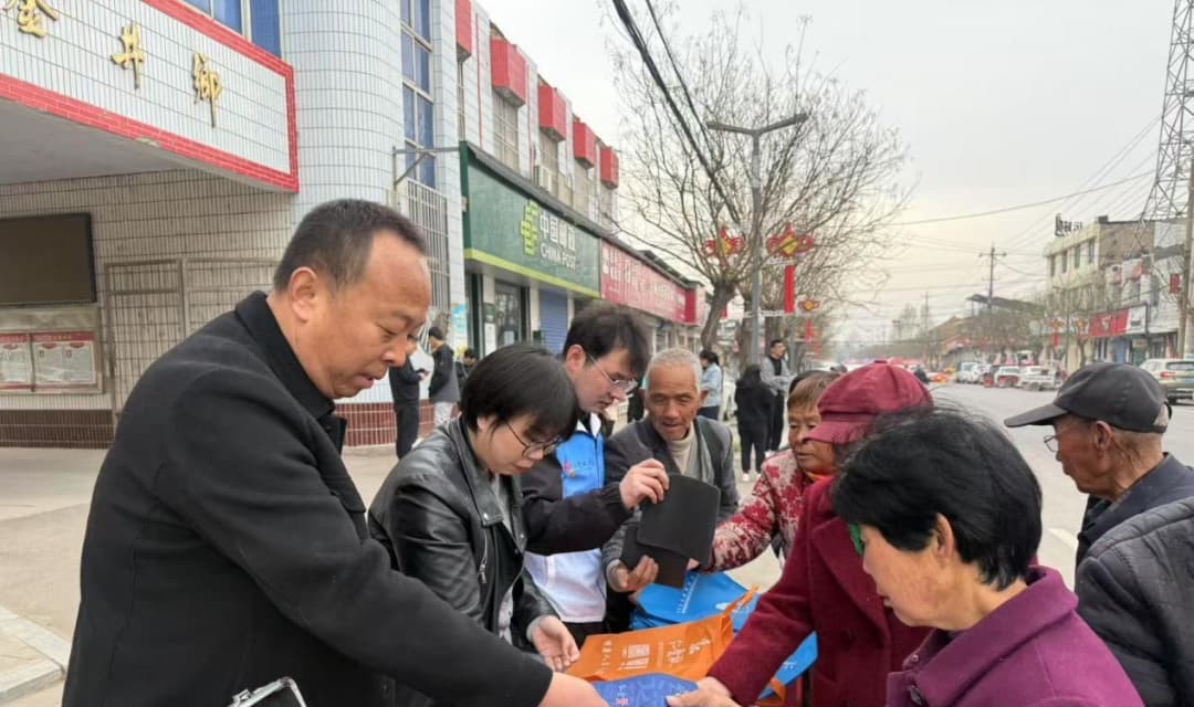 盐湖:打卡禁毒咨询台 解锁防毒新攻略