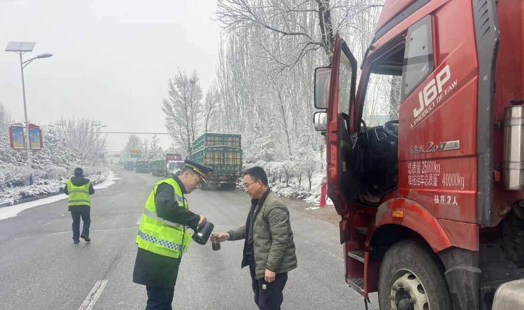 忻阜公司：志愿服务在行动  风雪送餐暖人心
